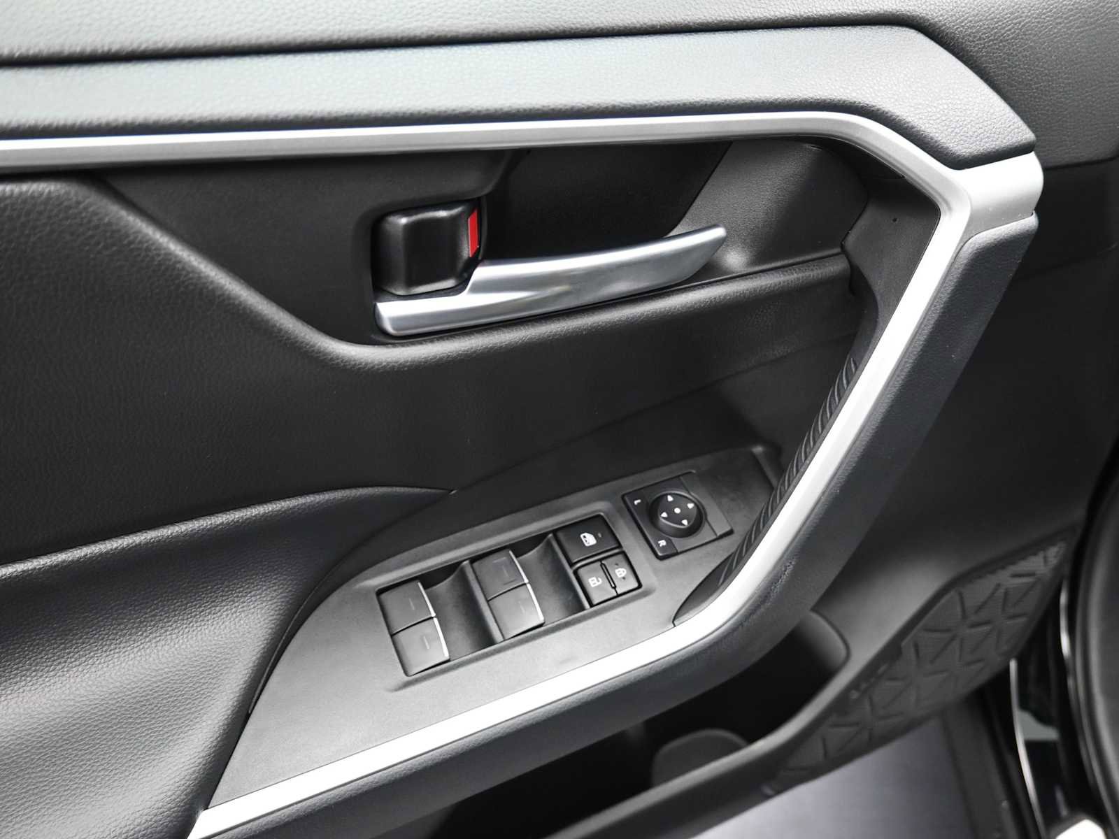 Used 2024 Toyota RAV4 AWD Hybrid image 10