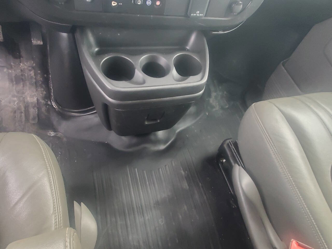 Used 2025 GMC Savana 2500 w/ Driver Convenience Package image 21