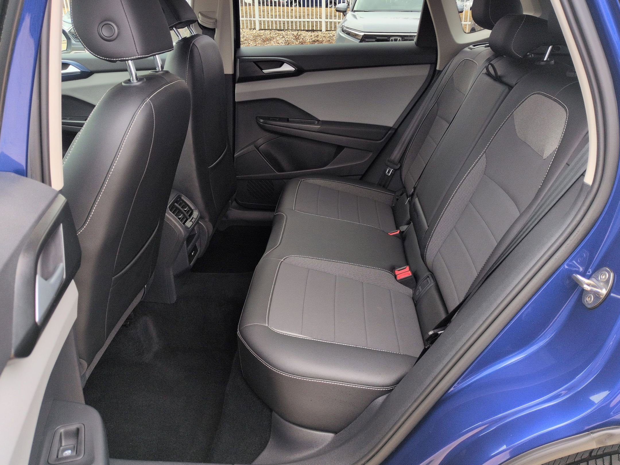 Used 2022 Volkswagen Taos SE image 21