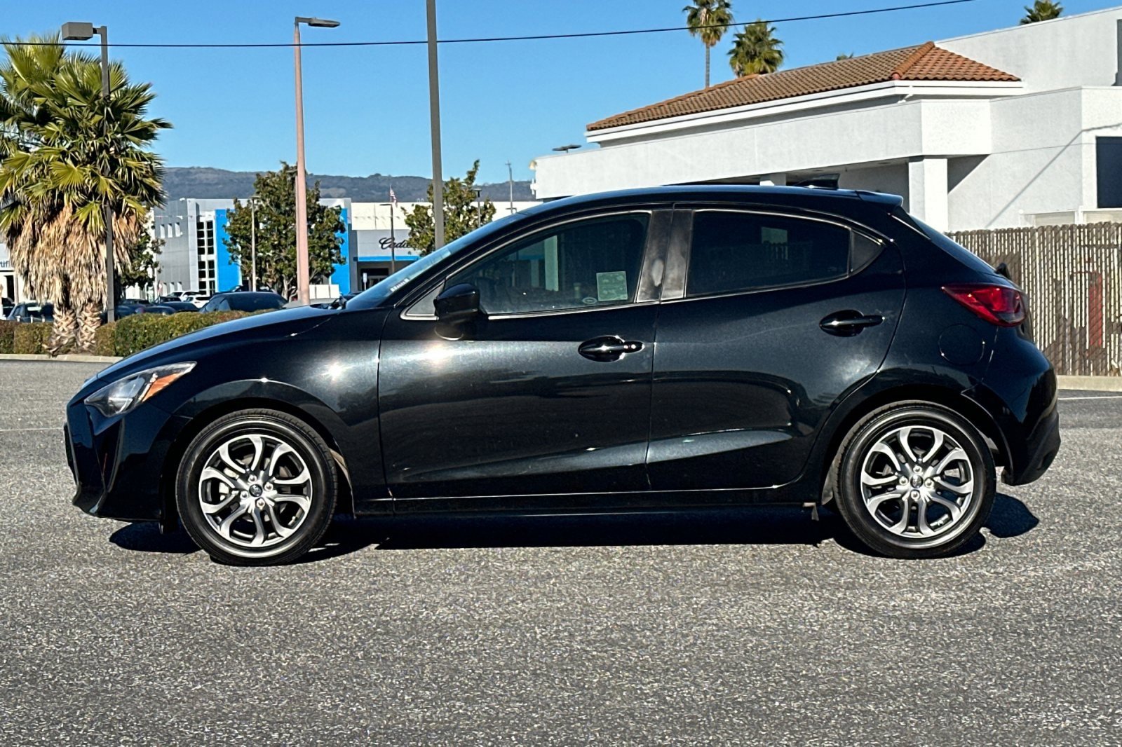 Used 2020 Toyota Yaris LE image 7