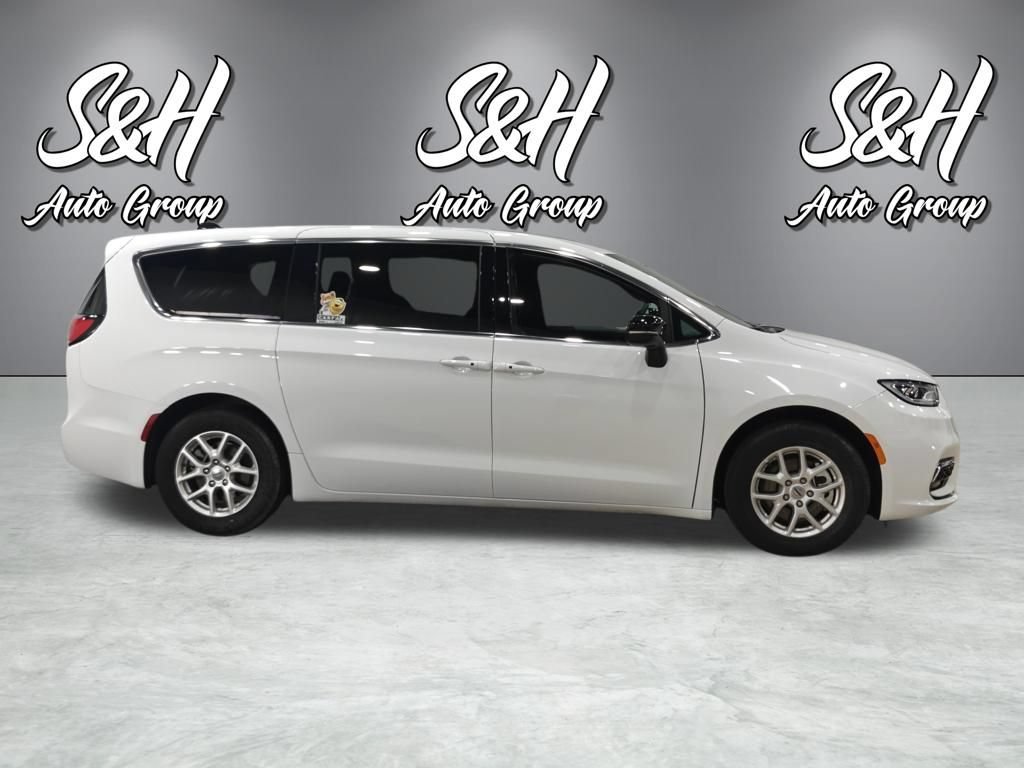 Used 2025 Chrysler Pacifica Select FWD image 20