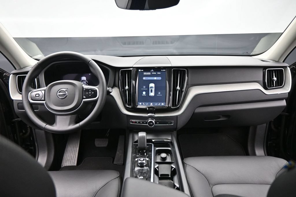 Used 2025 Volvo XC60 B5 Plus AWD/4WD image 20