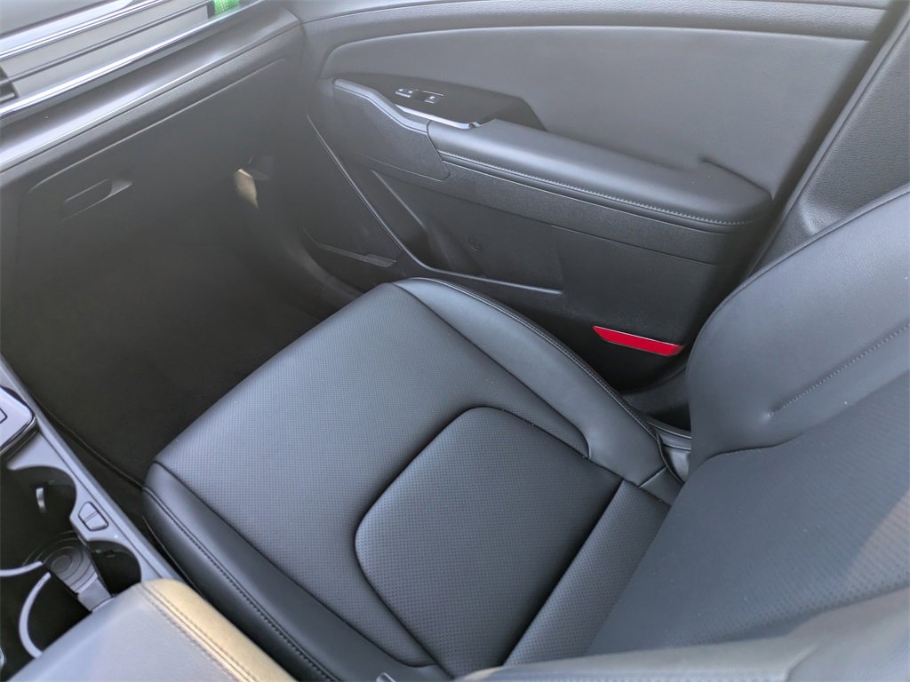 Used 2025 Kia Sportage EX image 16