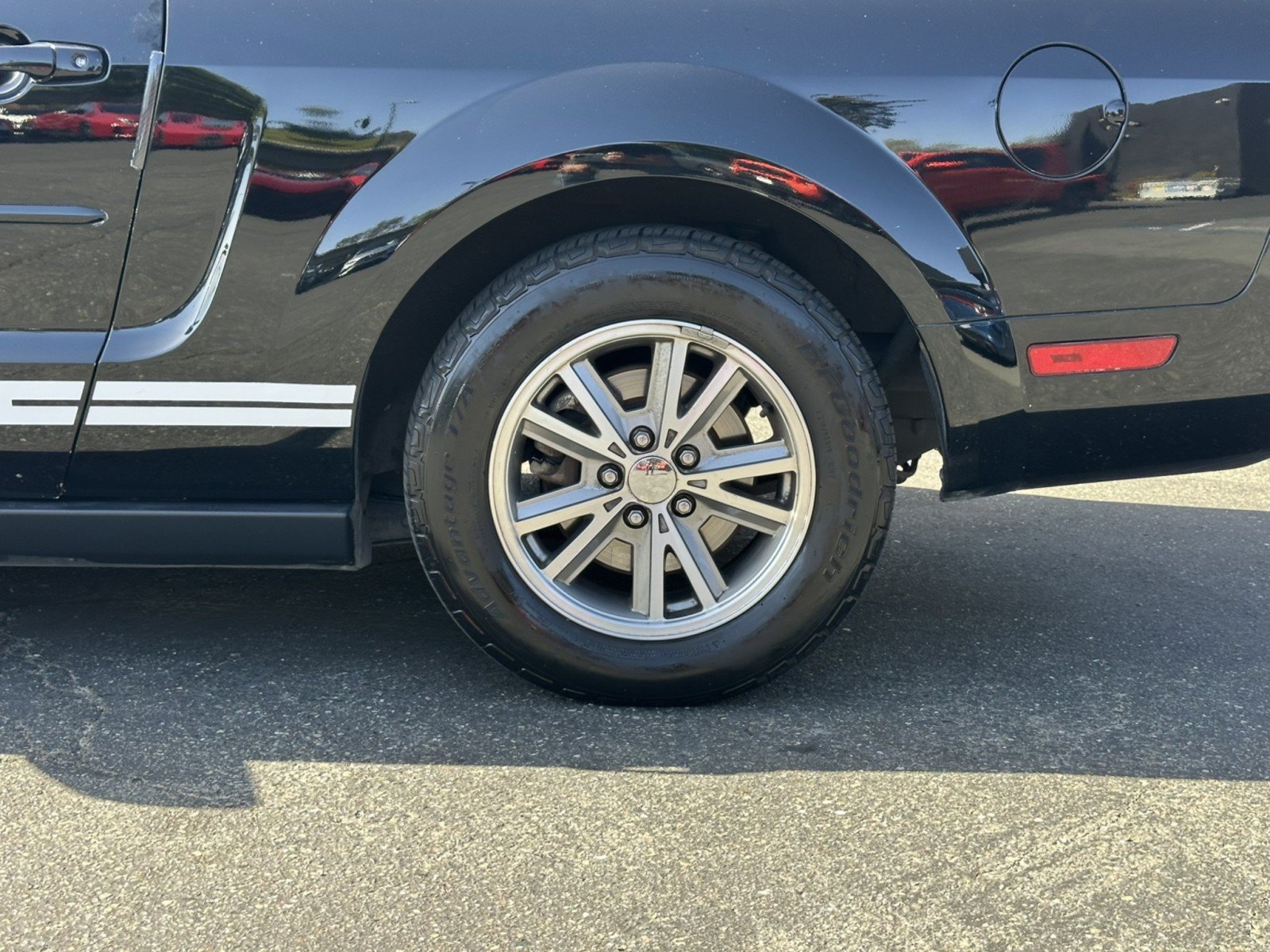 Used 2005 Ford Mustang Premium RWD image 12