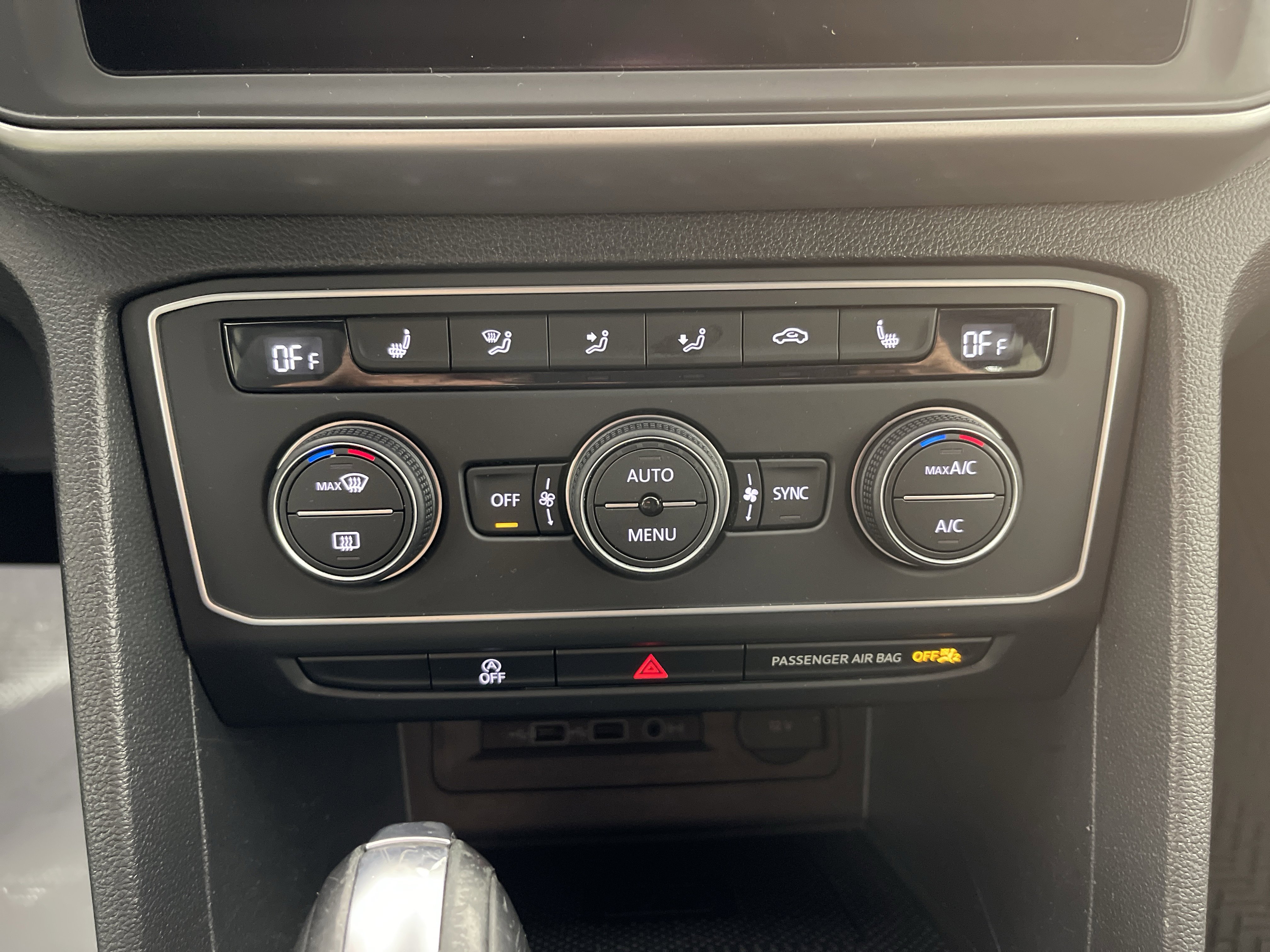 Used 2020 Volkswagen Atlas Cross Sport SE w/ Panoramic Sunroof Package image 26