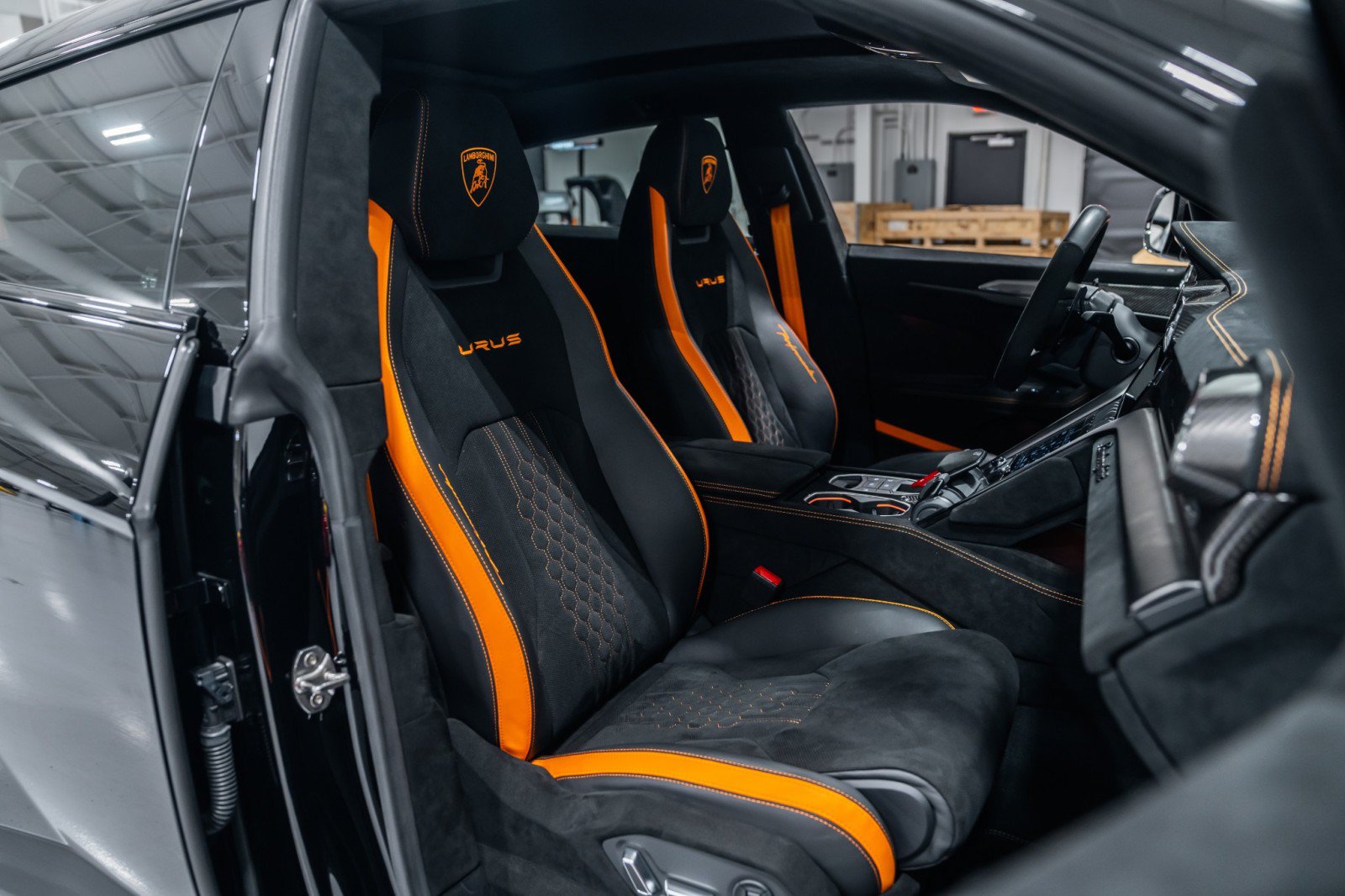 Used 2024 Lamborghini Urus Performante AWD/4WD image 12