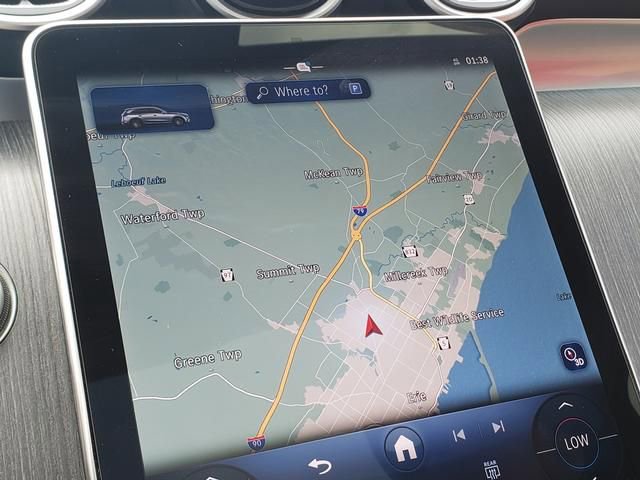 Used 2025 Mercedes-Benz GLC 300 4MATIC image 26