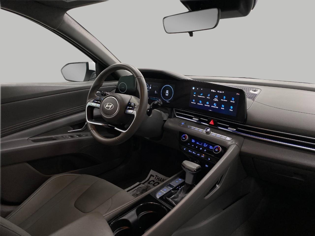 Used 2025 Hyundai Elantra SEL image 19