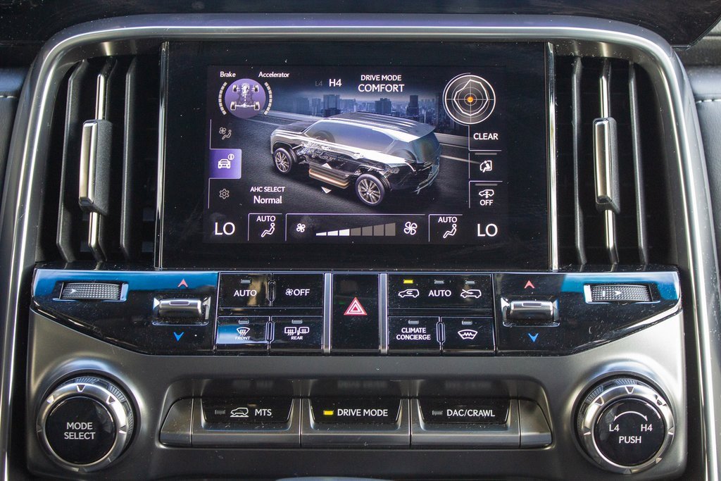 Used 2024 Lexus LX 600 4WD w/ Luxury Package image 17