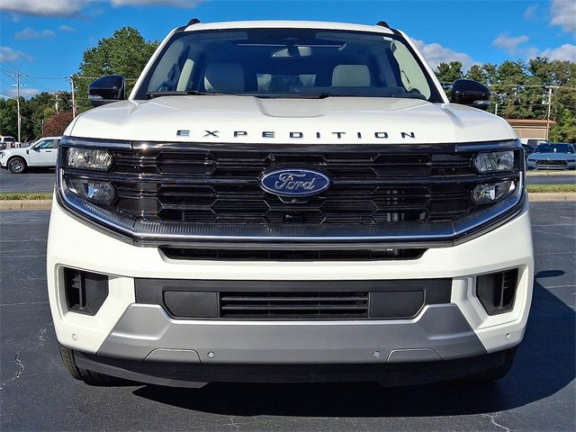 New 2025 Ford Expedition Max Platinum w/ Driver's Package image 2