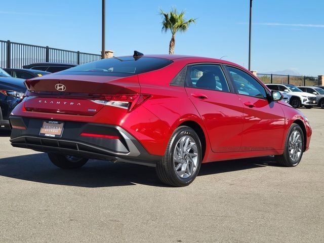 New 2026 Hyundai Elantra Hybrid FWD image 2