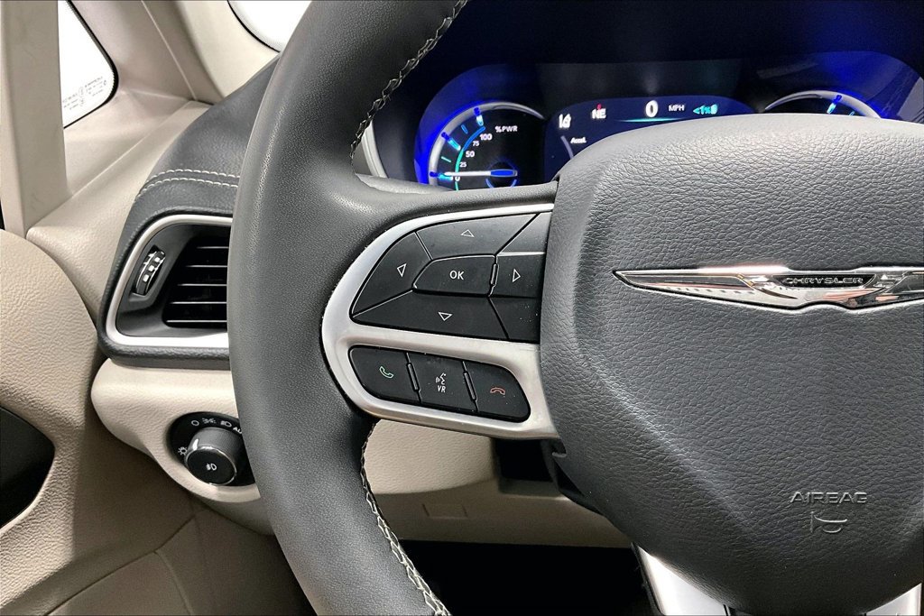 Used 2024 Chrysler Pacifica Limited FWD image 22