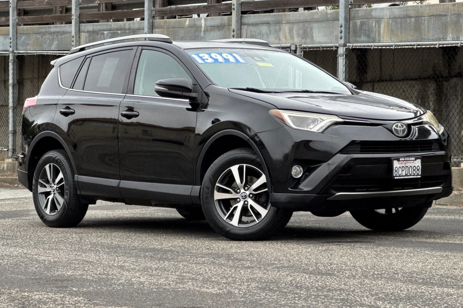 Used 2018 Toyota RAV4 XLE w/ Plus Extra Value Package FWD image 2