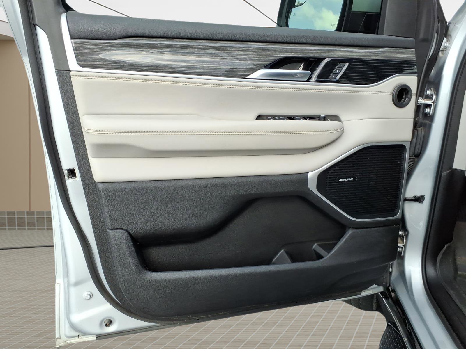 Used 2022 Jeep Wagoneer Series III w/ Flexible Seating Group image 20