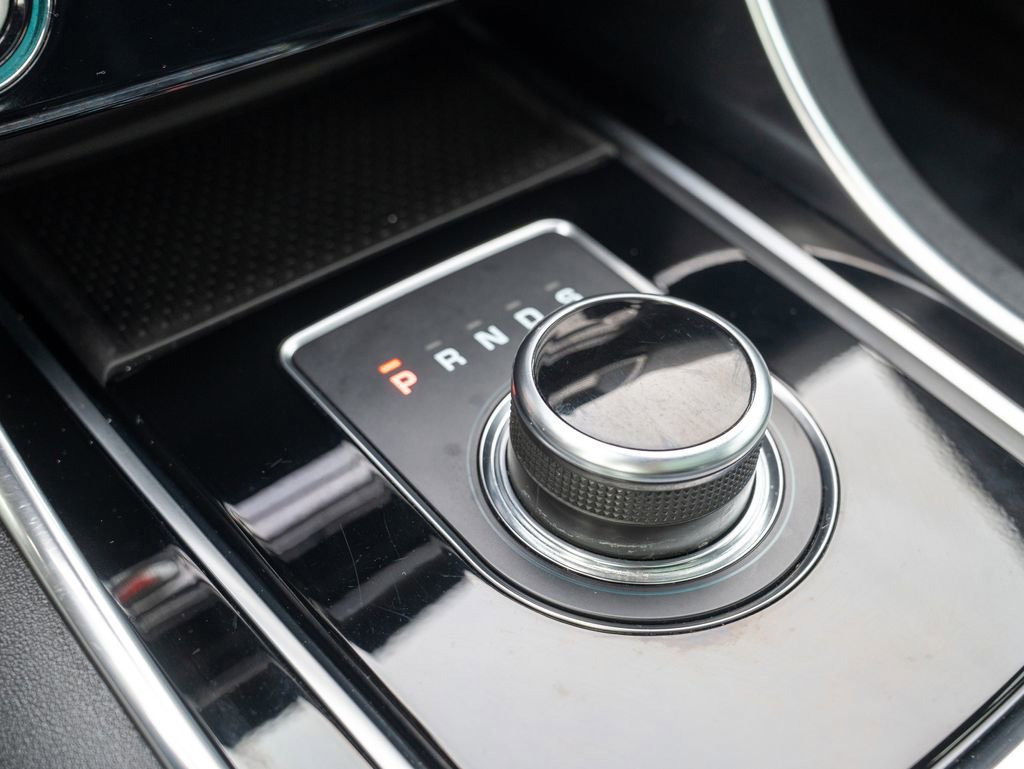 Used 2019 Jaguar XE R-Sport image 30