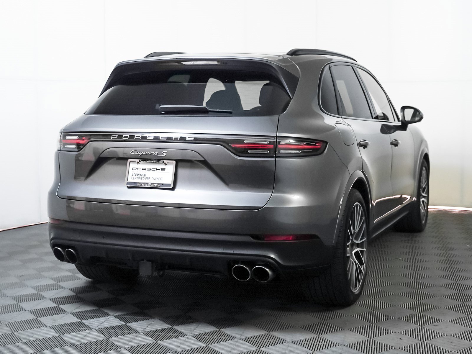 Used 2023 Porsche Cayenne S w/ Premium Package image 10
