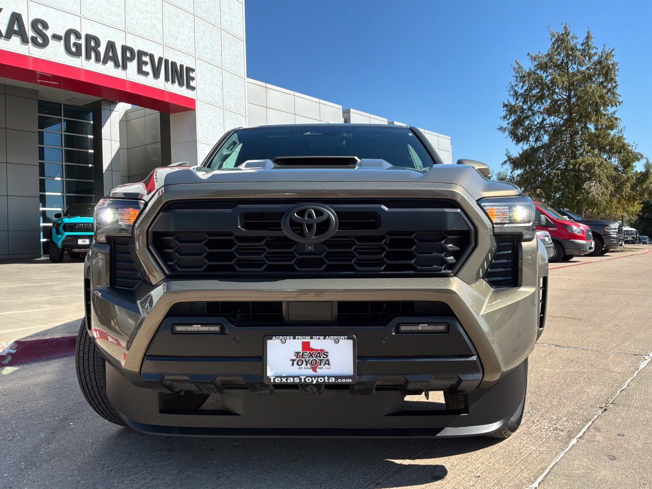 Used 2024 Toyota Tacoma TRD Sport w/ TRD Sport Premium Package RWD image 3