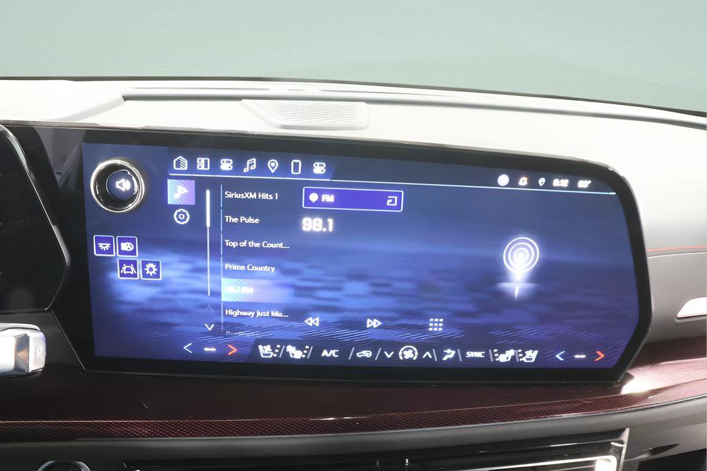 Used 2025 Chevrolet Traverse RS AWD/4WD image 12