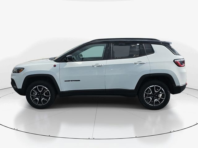 Used 2025 Jeep Compass Trailhawk image 7