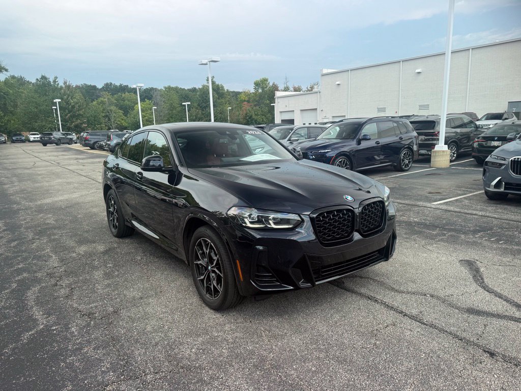Used 2024 BMW X4 xDrive30i w/ Premium Package AWD/4WD image 3