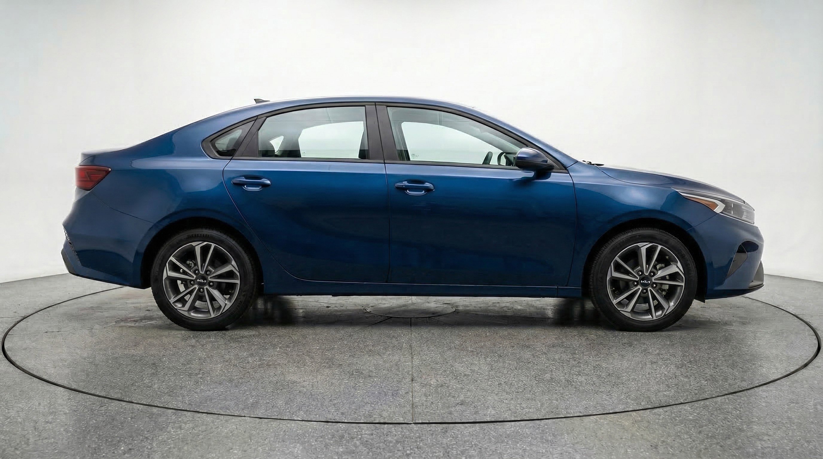 Used 2024 Kia Forte LXS image 11