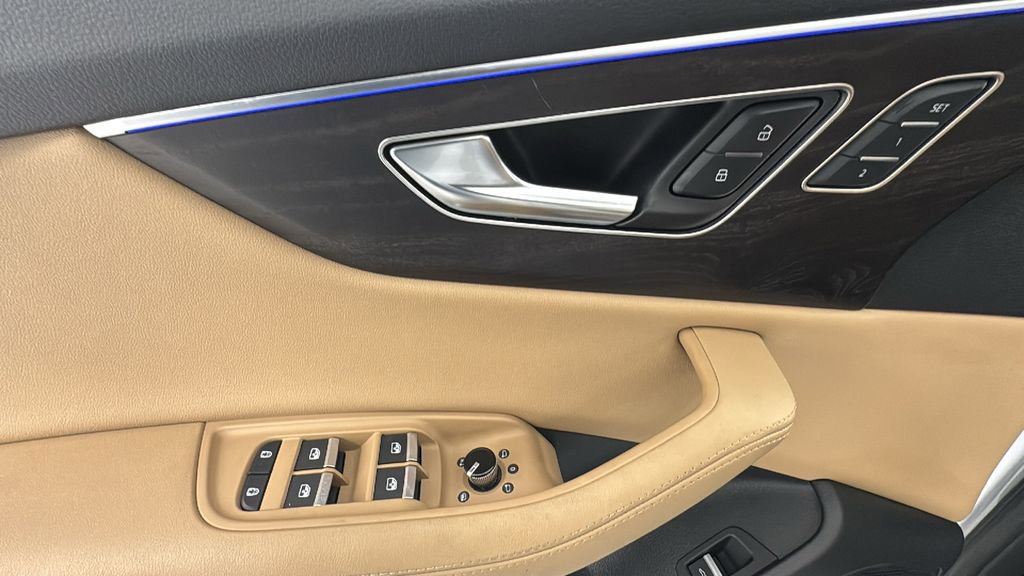 Used 2023 Audi Q8 Prestige image 20