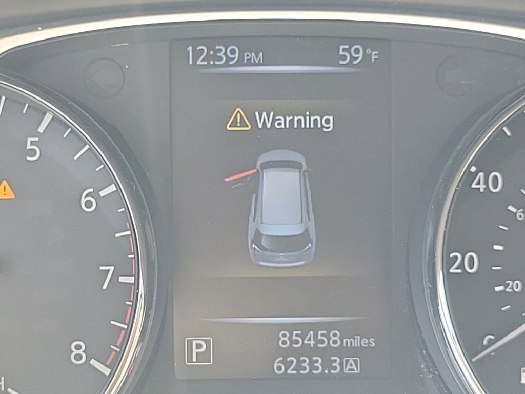 Used 2015 Nissan Rogue SV image 2