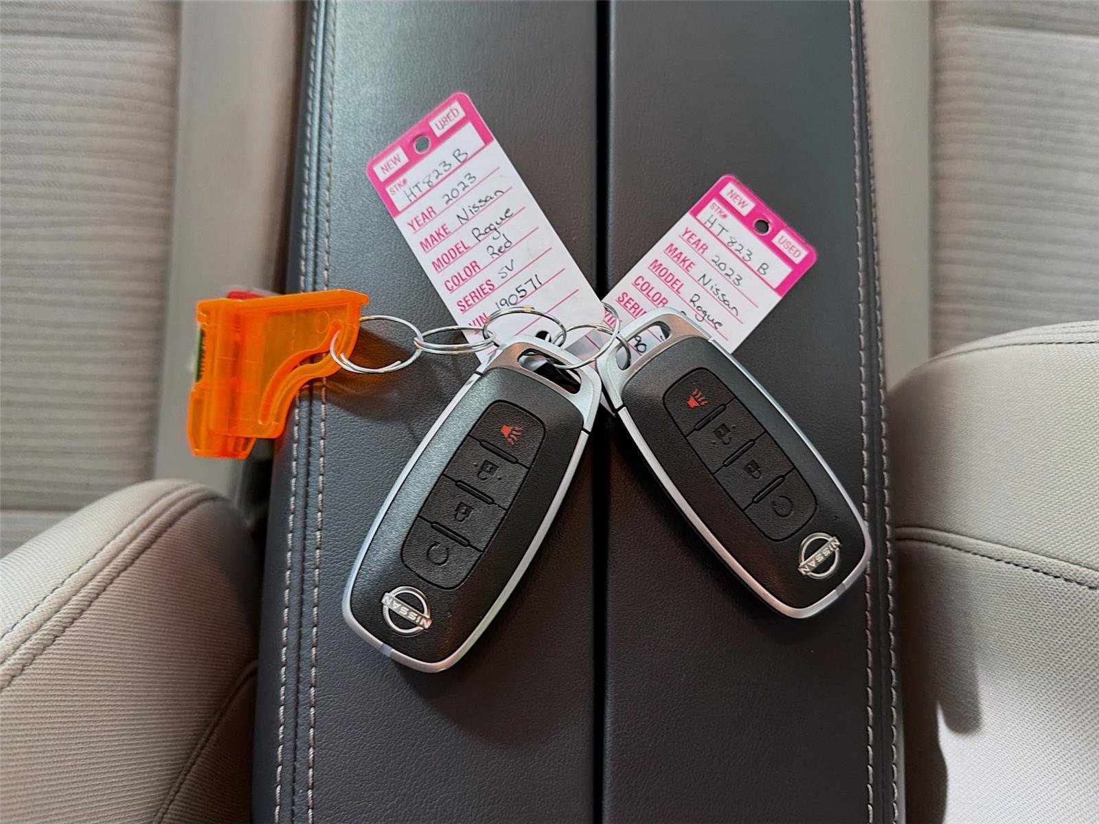 Used 2023 Nissan Rogue SV image 31