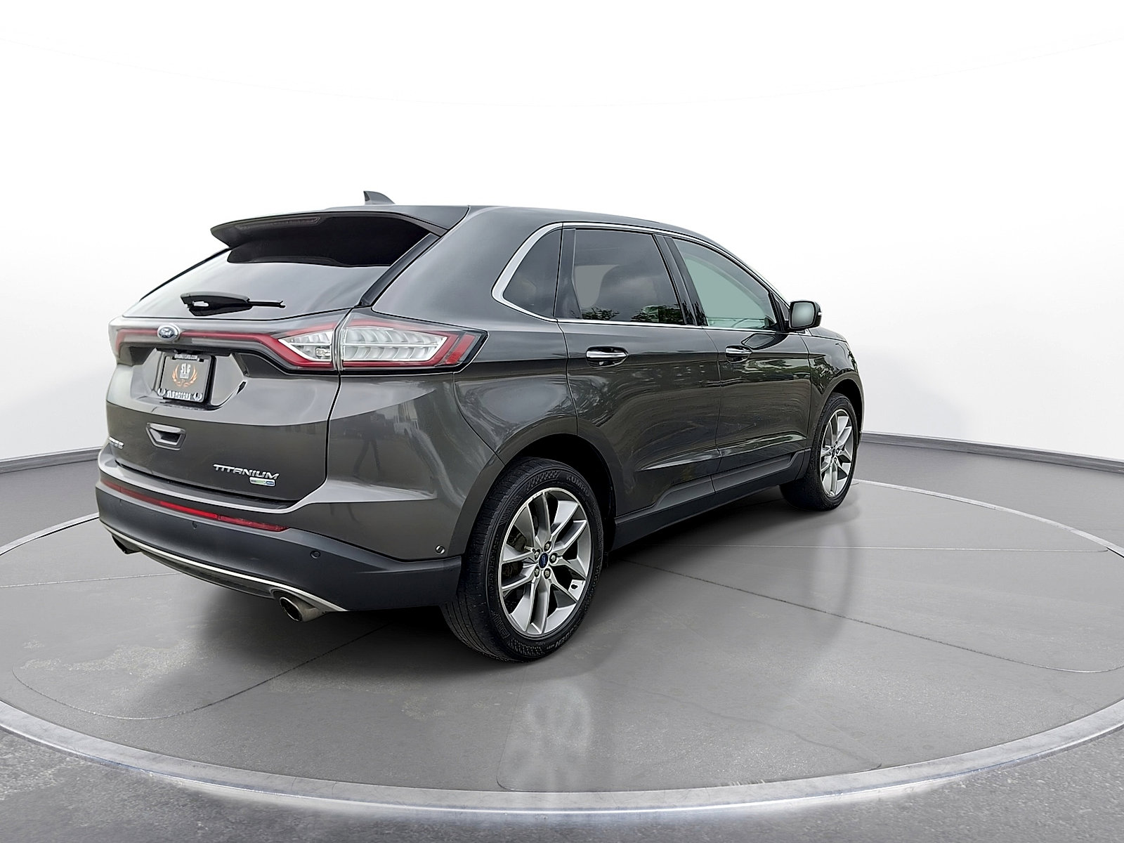 Used 2018 Ford Edge Titanium w/ Equipment Group 302A AWD/4WD image 8