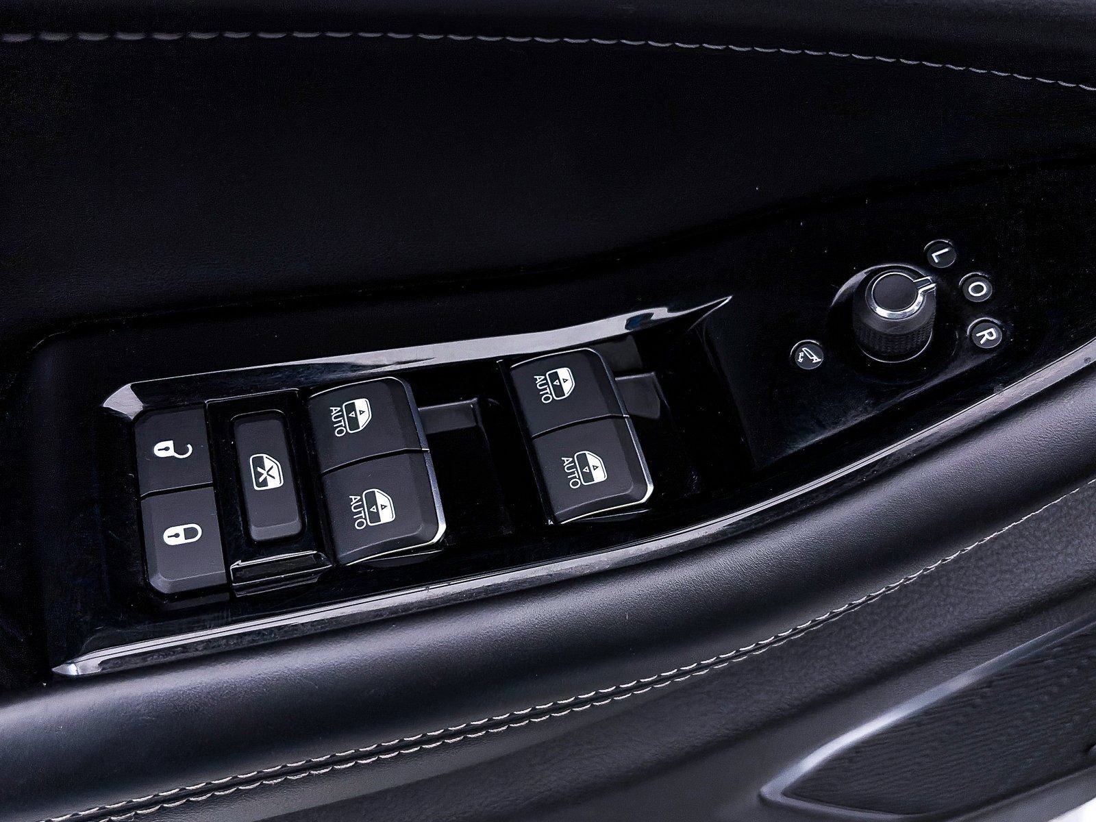 Used 2023 Jeep Grand Cherokee Overland image 18