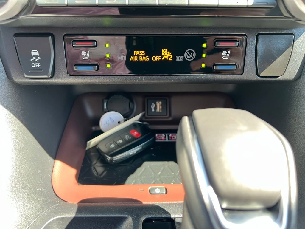 Used 2025 Toyota RAV4 Limited w/ Advanced Technology Package AWD/4WD image 32