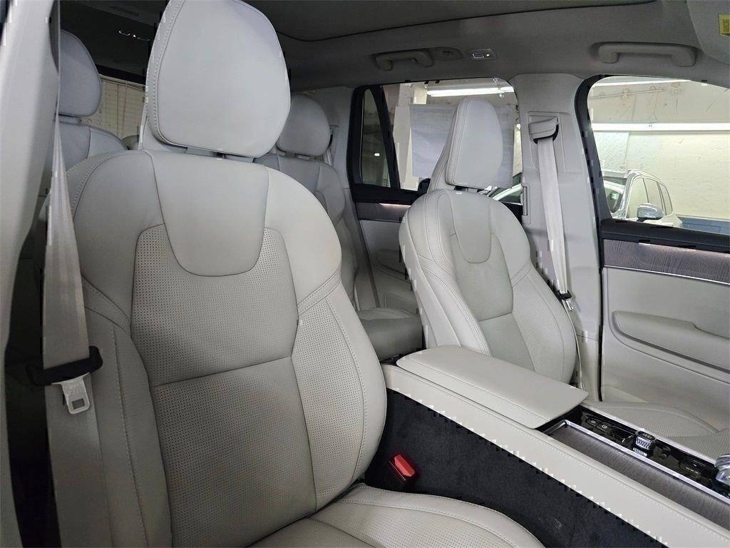 New 2026 Volvo XC90 B6 Ultra w/ Protection Package image 17