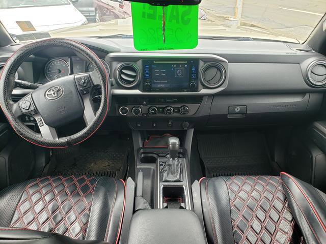 Used 2017 Toyota Tacoma TRD Sport w/ Tow Package (A/T) AWD/4WD image 13