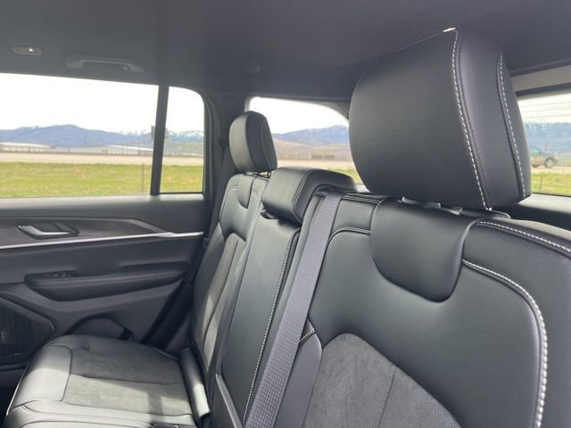 New 2026 Jeep Grand Cherokee Altitude image 16