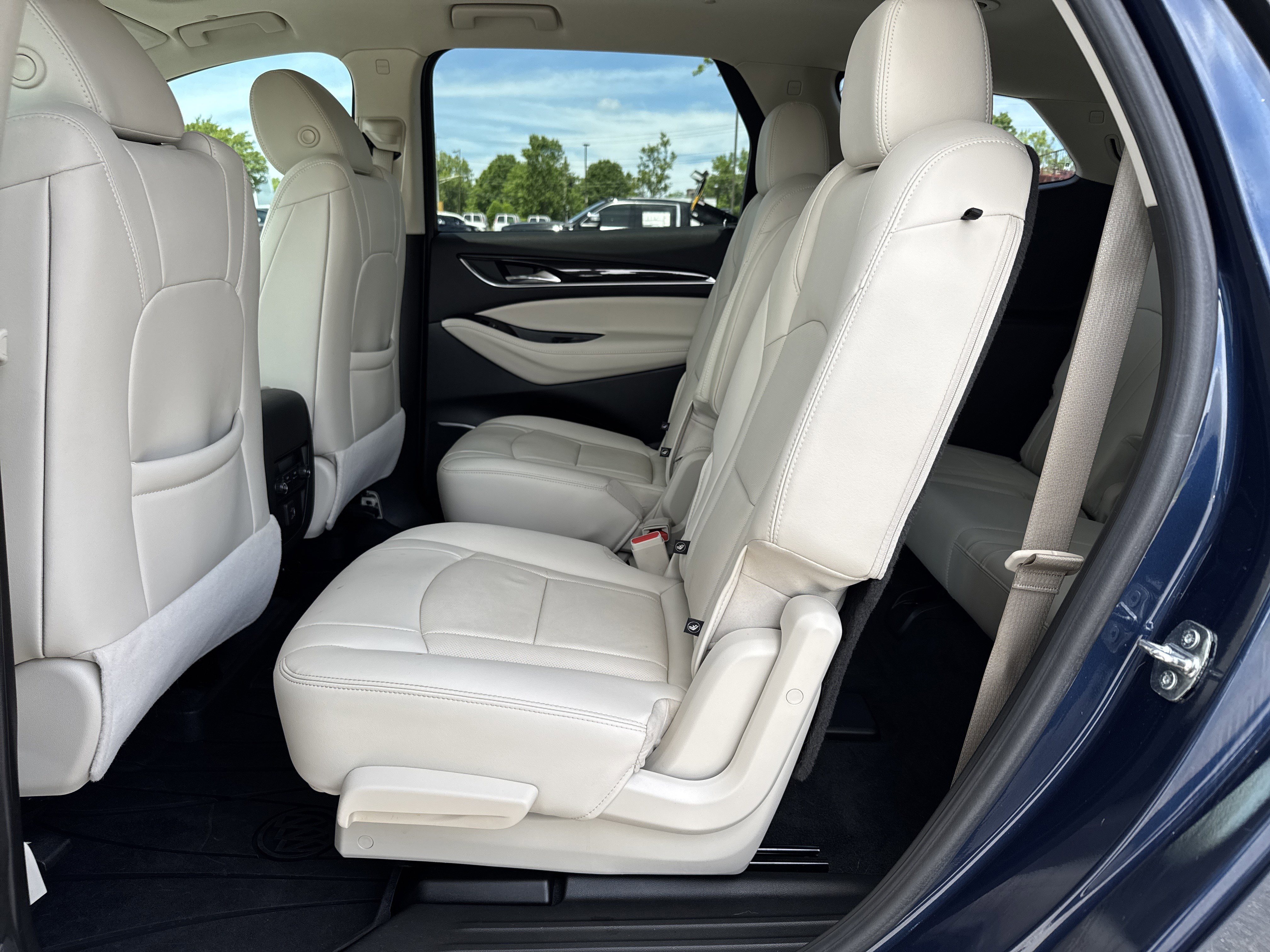 Used 2023 Buick Enclave Essence w/ Experience Buick Package FWD image 30