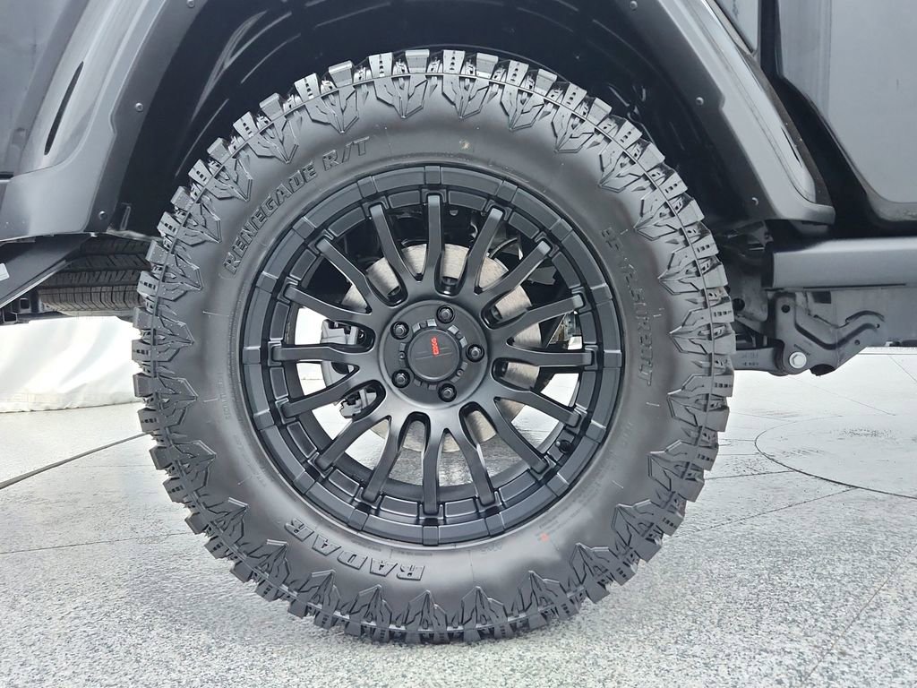 Used 2025 Jeep Gladiator Sport image 13