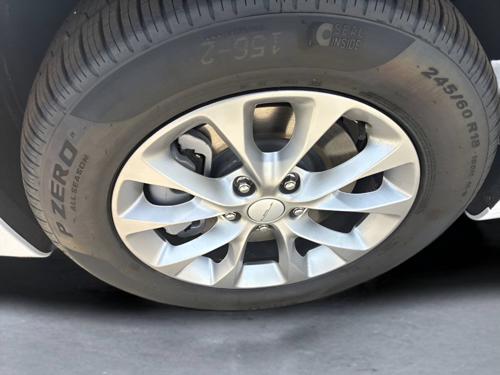New 2027 Chrysler Pacifica Select AWD/4WD image 30