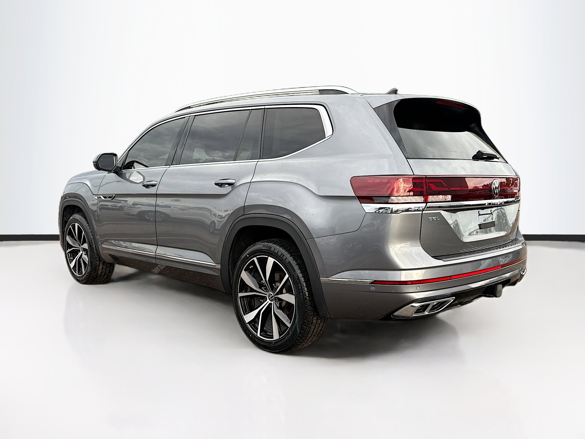 Used 2024 Volkswagen Atlas SEL Premium R-Line image 5
