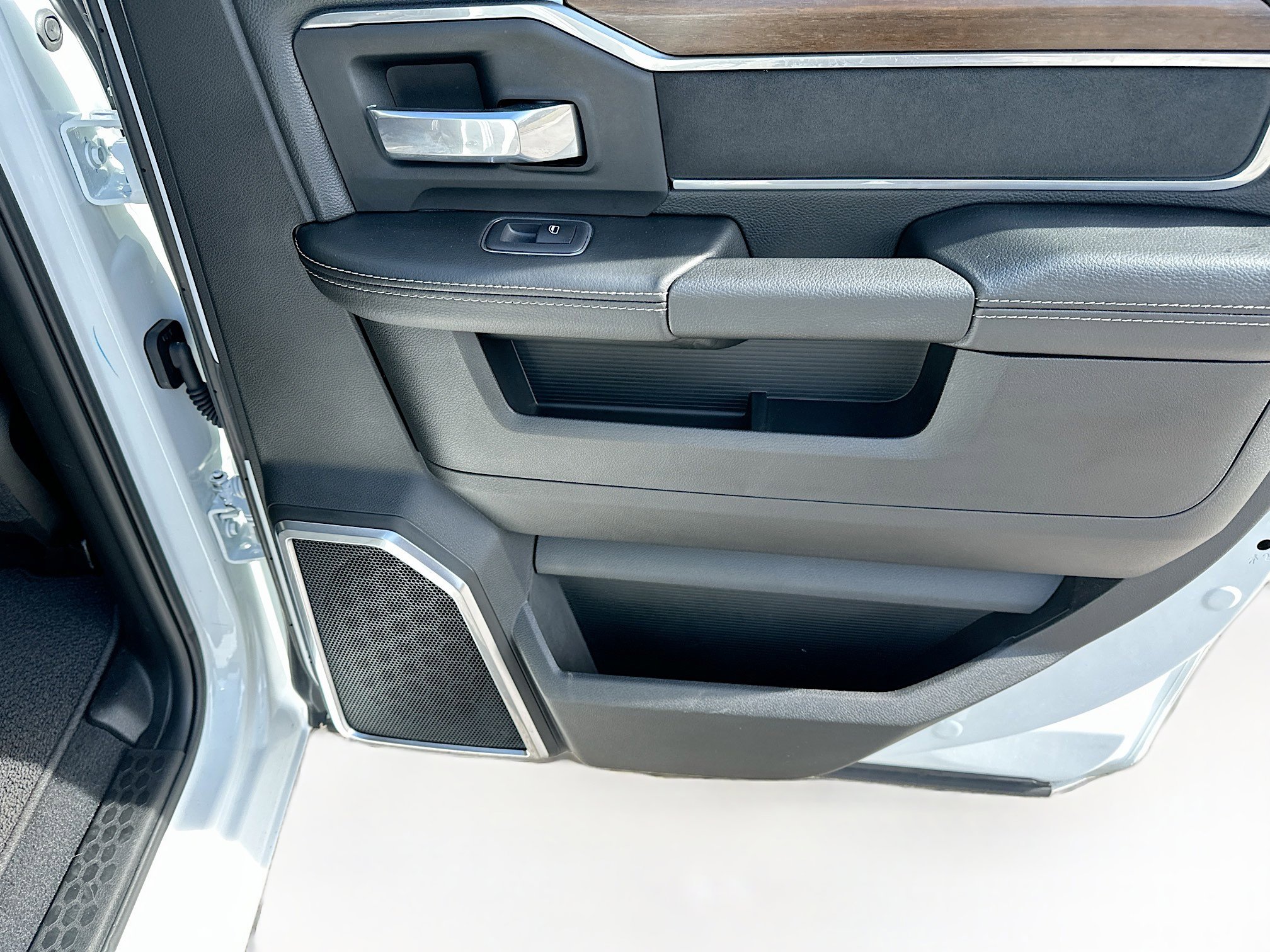 Used 2024 RAM 2500 Laramie image 29