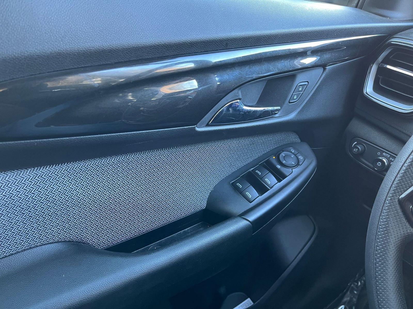 Used 2025 Chevrolet TrailBlazer LT image 20