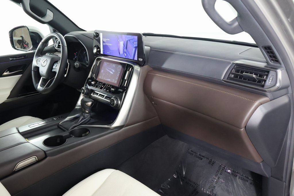 Certified 2024 Lexus LX 600 4WD w/ Luxury Package image 9