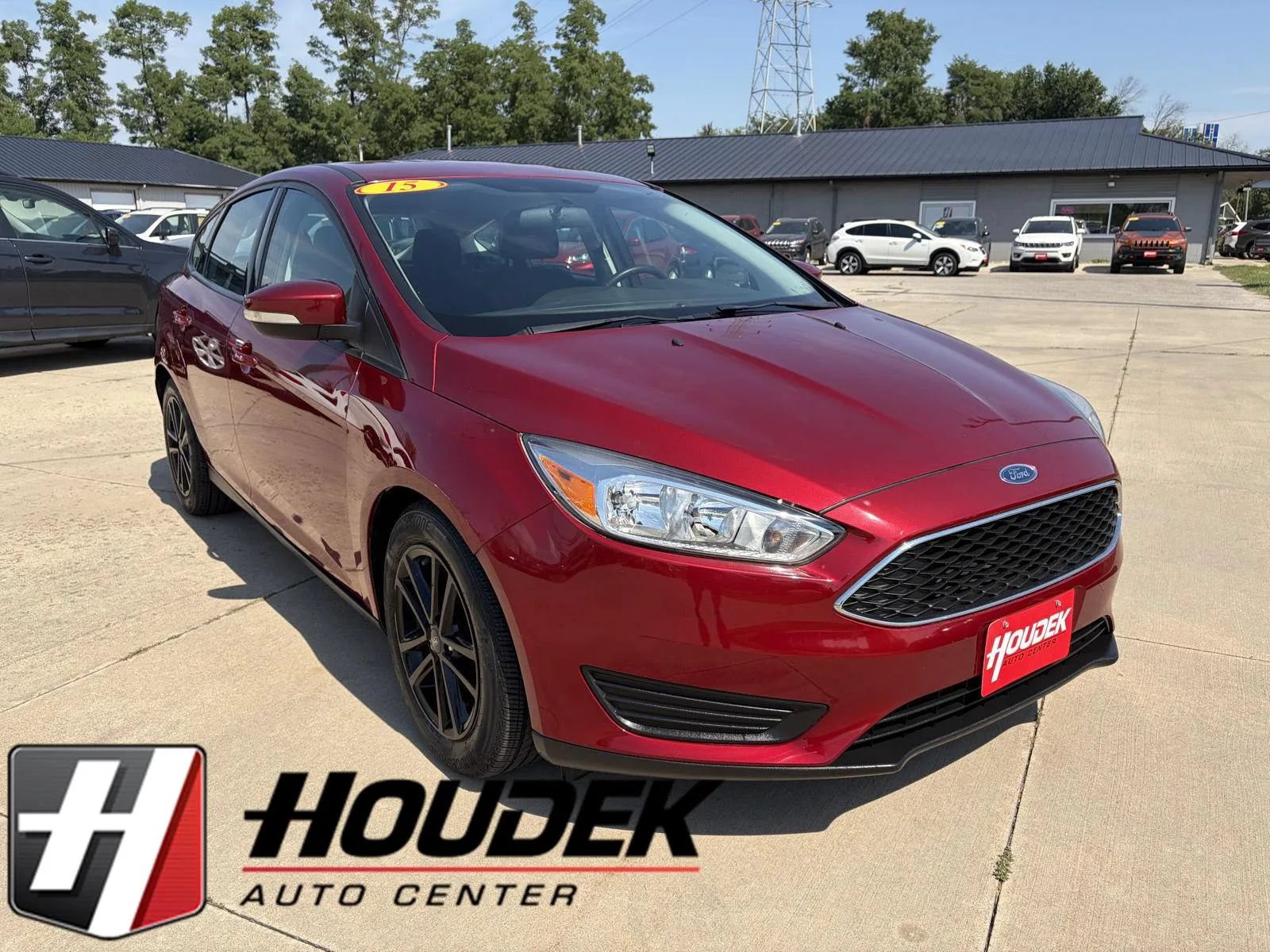 Used 2015 Ford Focus SE w/ SE Cold Weather Package FWD image 1
