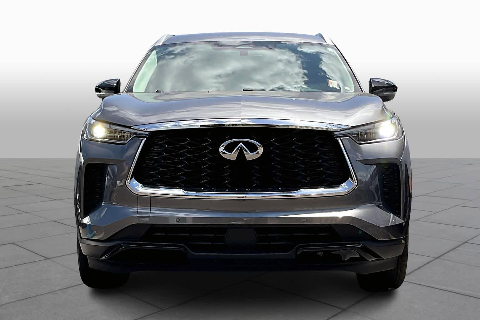 Used 2023 INFINITI QX60 Luxe w/ Cargo Package FWD image 4