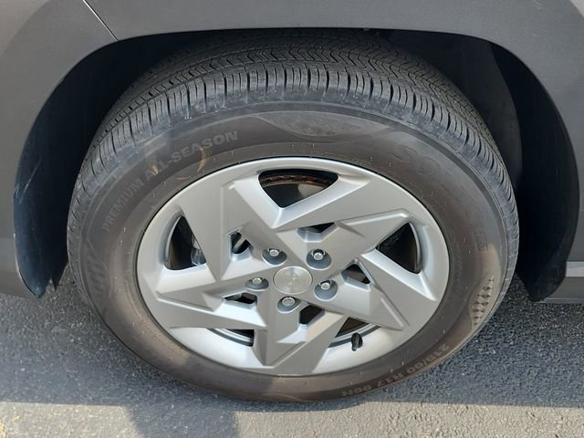 Certified 2024 Hyundai Kona SE image 9