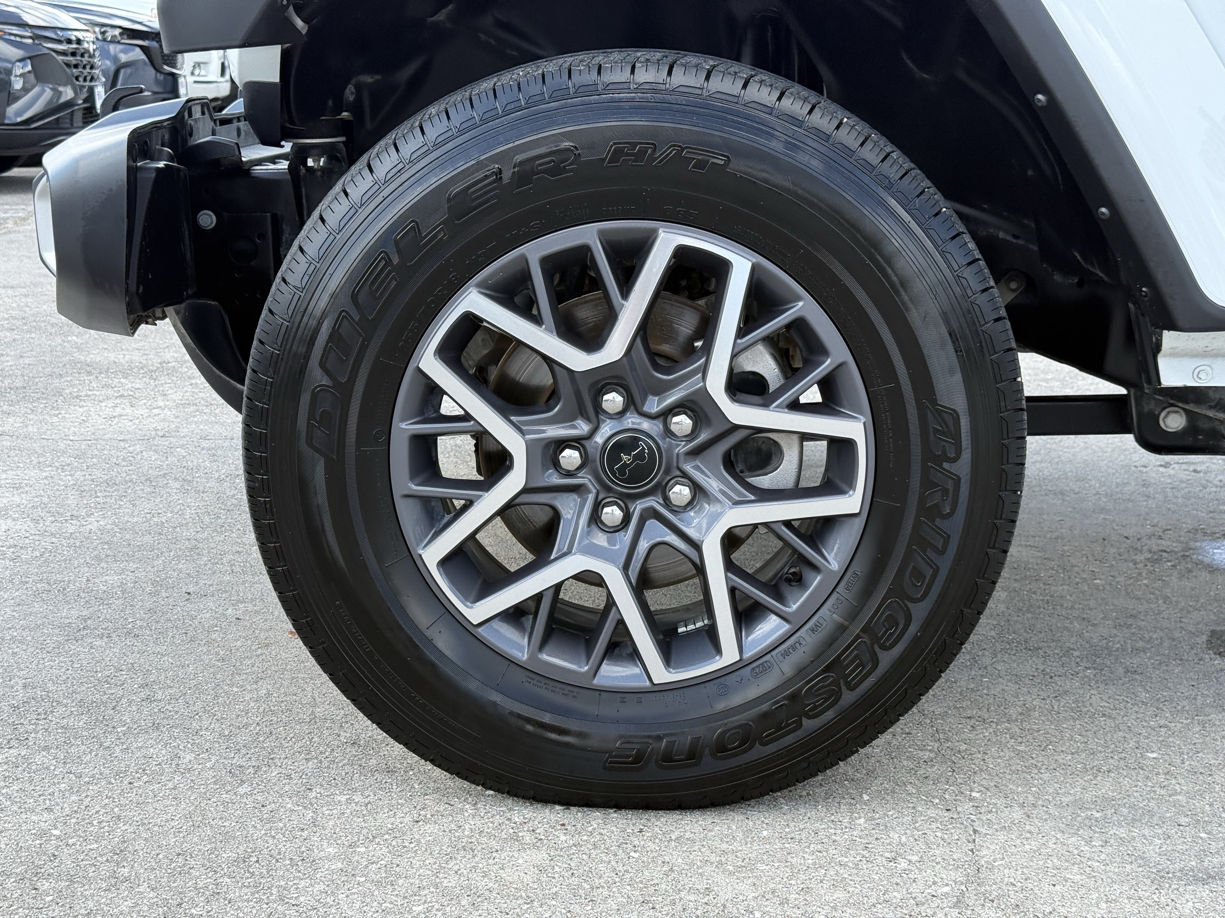 Used 2025 Jeep Wrangler Unlimited Sahara AWD/4WD image 13