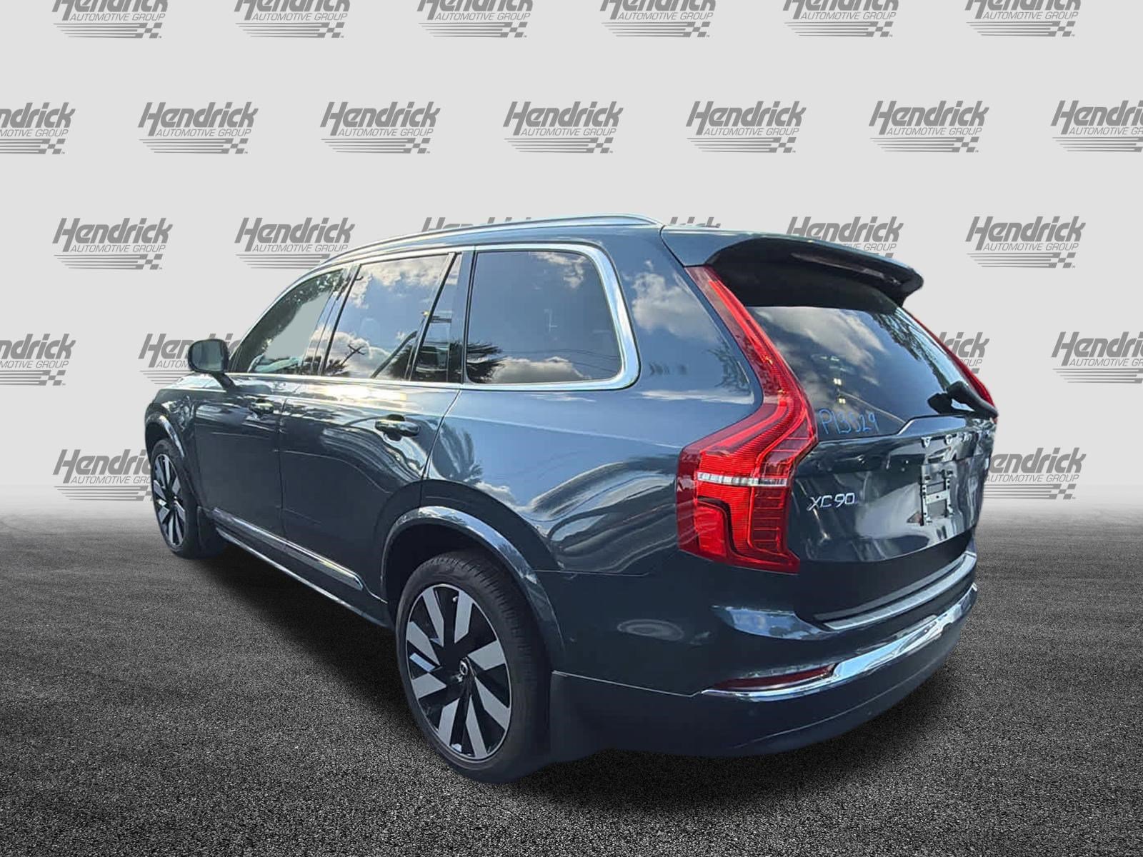 Used 2024 Volvo XC90 T8 Plus w/ Protection Package Premier AWD/4WD image 9