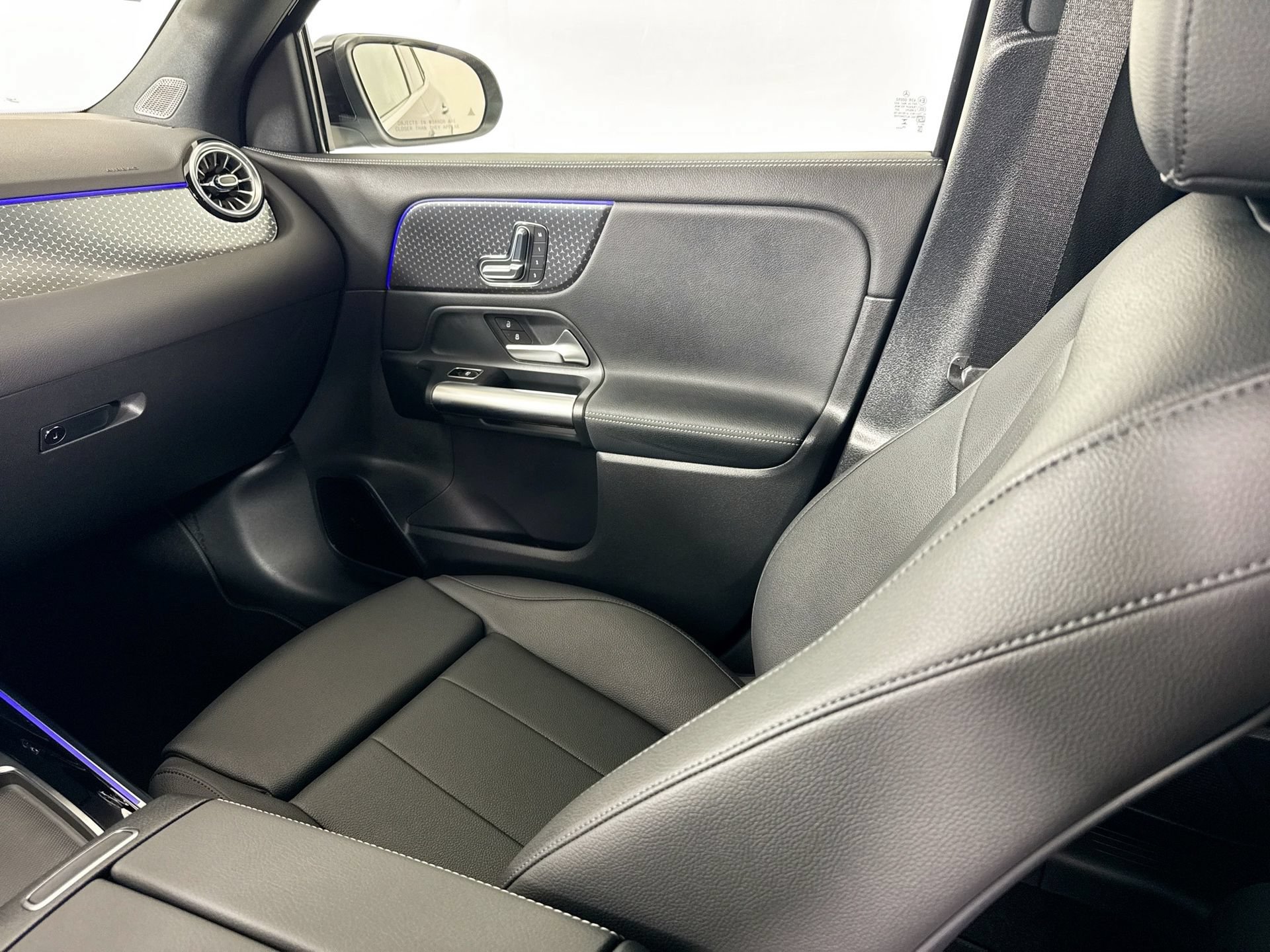 Used 2025 Mercedes-Benz GLA 250 image 24