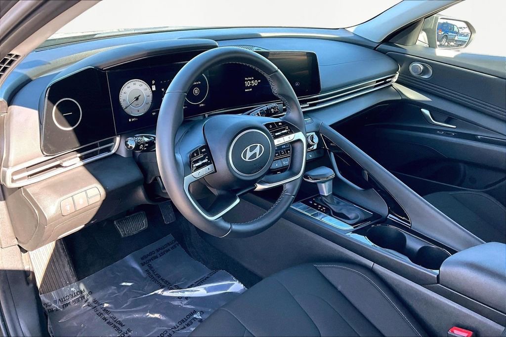 Used 2025 Hyundai Elantra SEL image 14