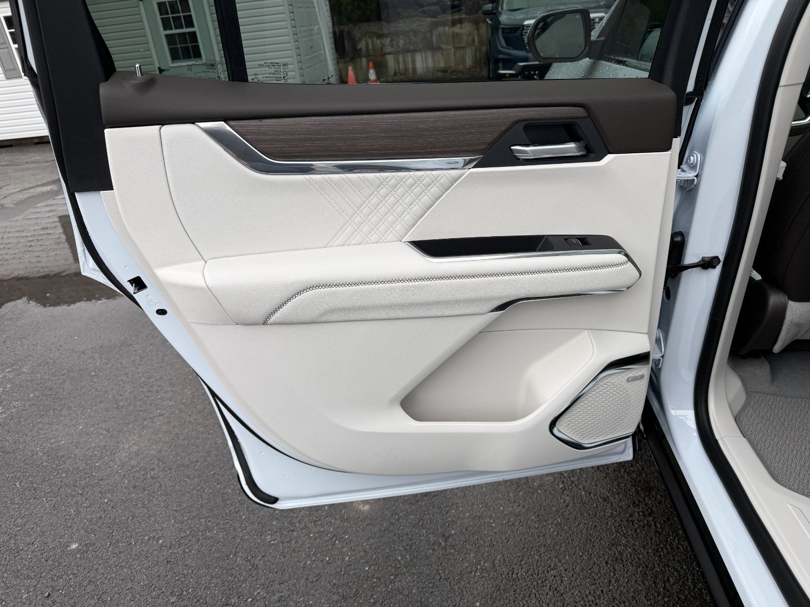 New 2026 GMC Acadia Denali w/ Super Cruise Package image 18