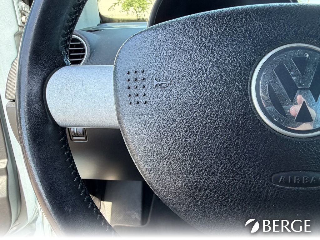 Used 2010 Volkswagen Beetle Final Edition FWD image 32